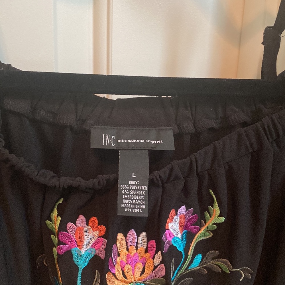 Black and floral L INC blouse - Picture 4 of 4